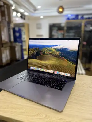 Laptop Apple MacBook Pro 2018 16GB Intel Core i9 SSD 512GB