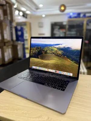 Laptop Apple MacBook Pro 2018 16GB Intel Core i9 SSD 512GB