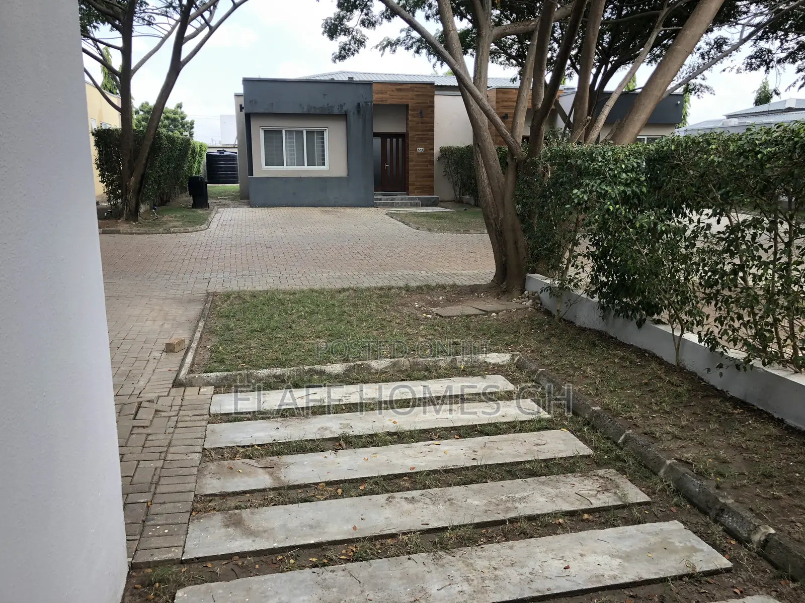 3bdrm Bungalow in Elaffhomesgh, East Legon for rent