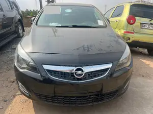 Photo - Opel Astra 2012 Black