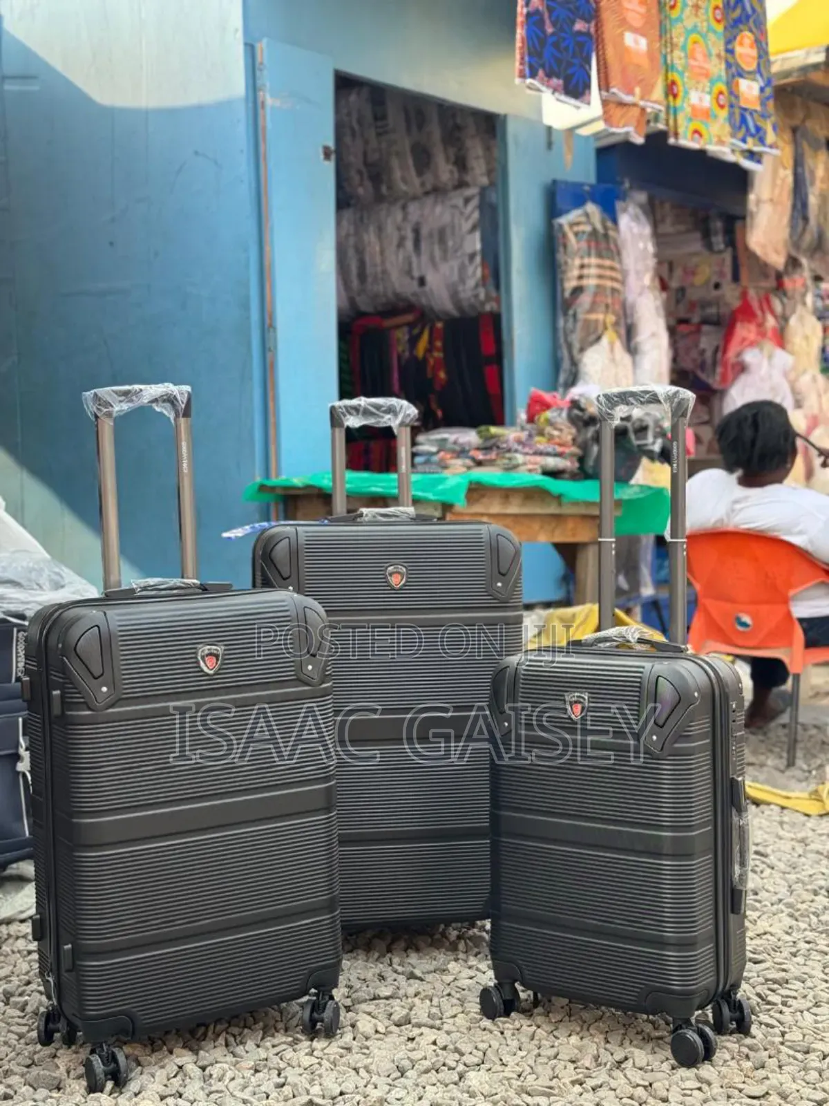 3set Quality Trolling Anticrake Luggages in Black Color