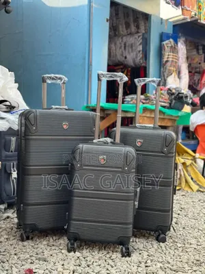 3set Quality Trolling Anticrake Luggages in Black Color