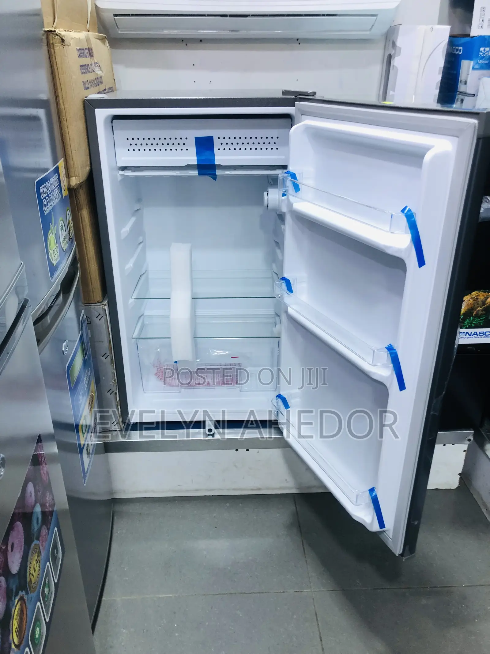 92 Liters Pearl Table Top Fridge With One Door and Ice Make