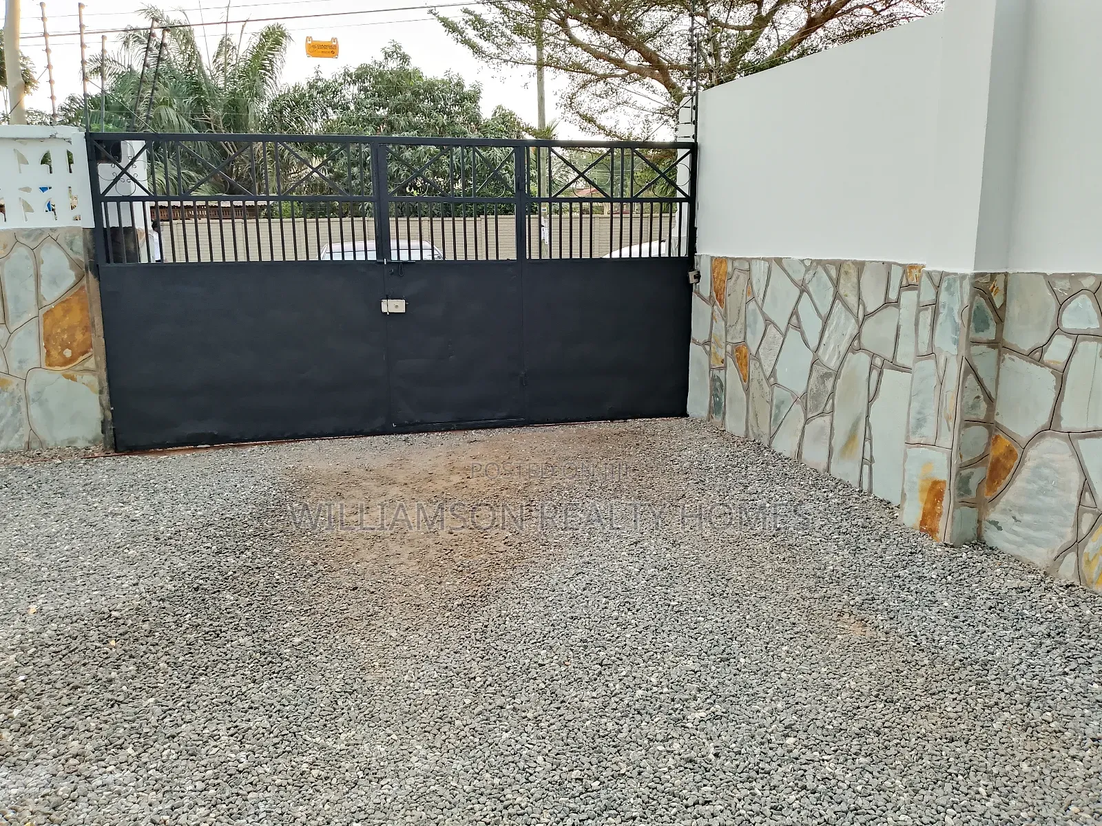 2bdrm Apartment in Community 18 Area, Spintex for rent