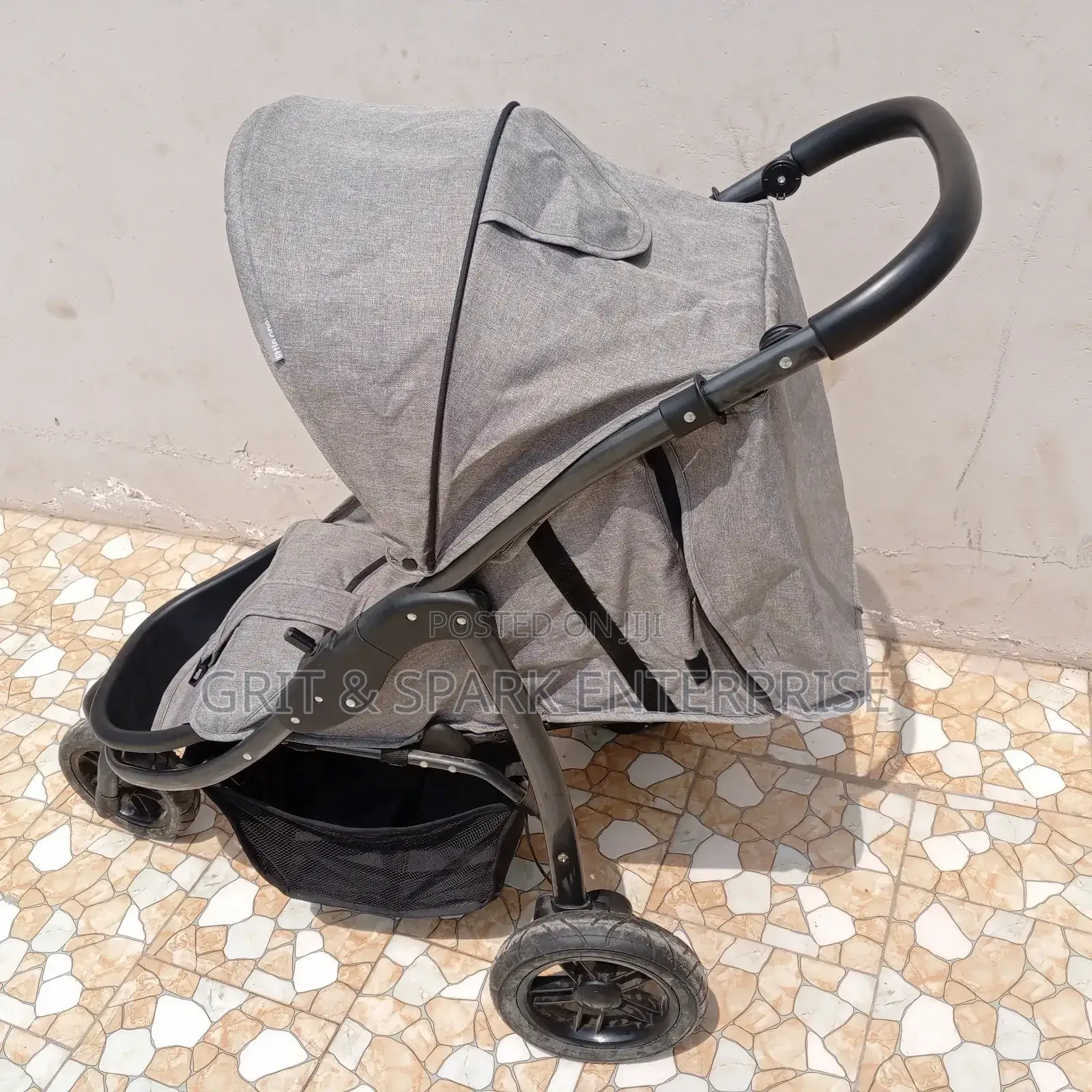 Big Neat Awesome Child Stroller From the Uk