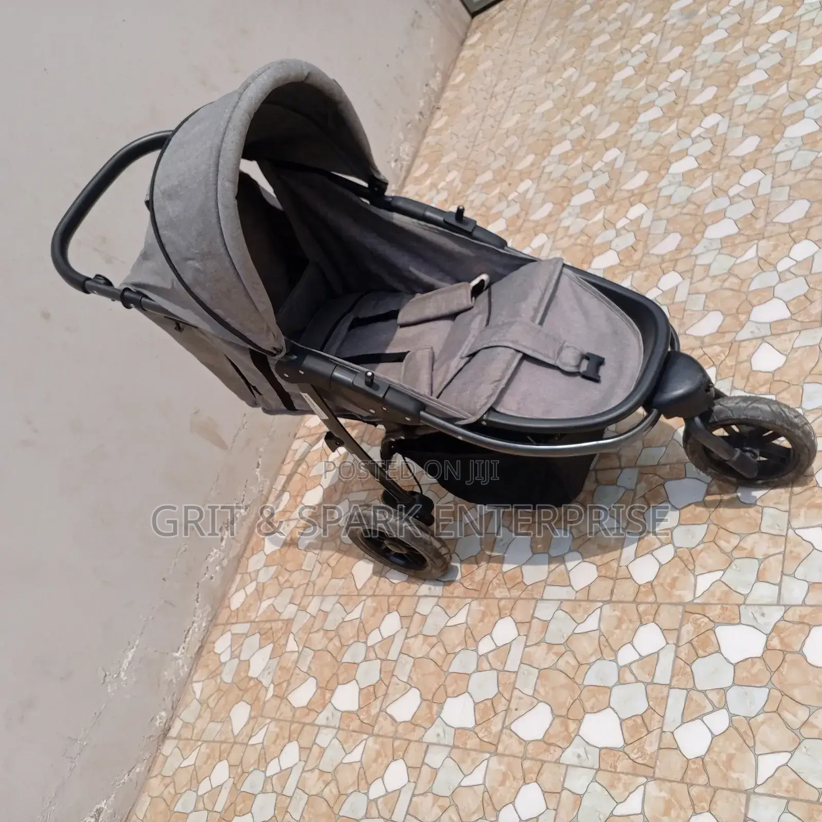 Big Neat Awesome Child Stroller From the Uk