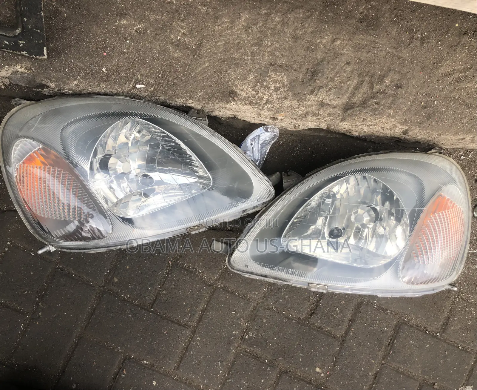 Yaris 1999,2000,2001,2002,2003,2004 Headlight Old Type Pair