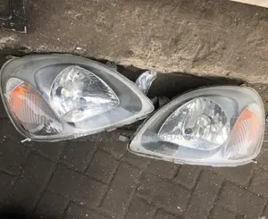Yaris 1999,2000,2001,2002,2003,2004 Headlight Old Type Pair