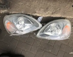 Yaris 1999,2000,2001,2002,2003,2004 Headlight Old Type Pair