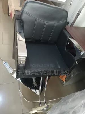 Lovely Black Saloon Chair