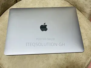 Laptop Apple MacBook Pro 2022 M2 8GB Apple M2 SSD 256GB