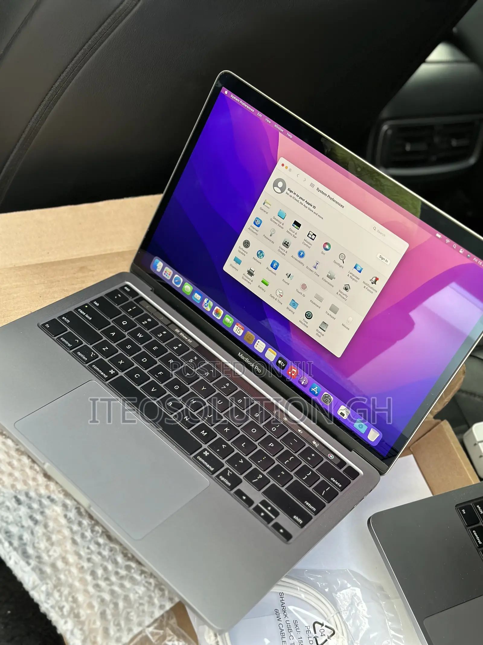 Laptop Apple MacBook Pro 2022 M2 8GB Apple M2 SSD 256GB