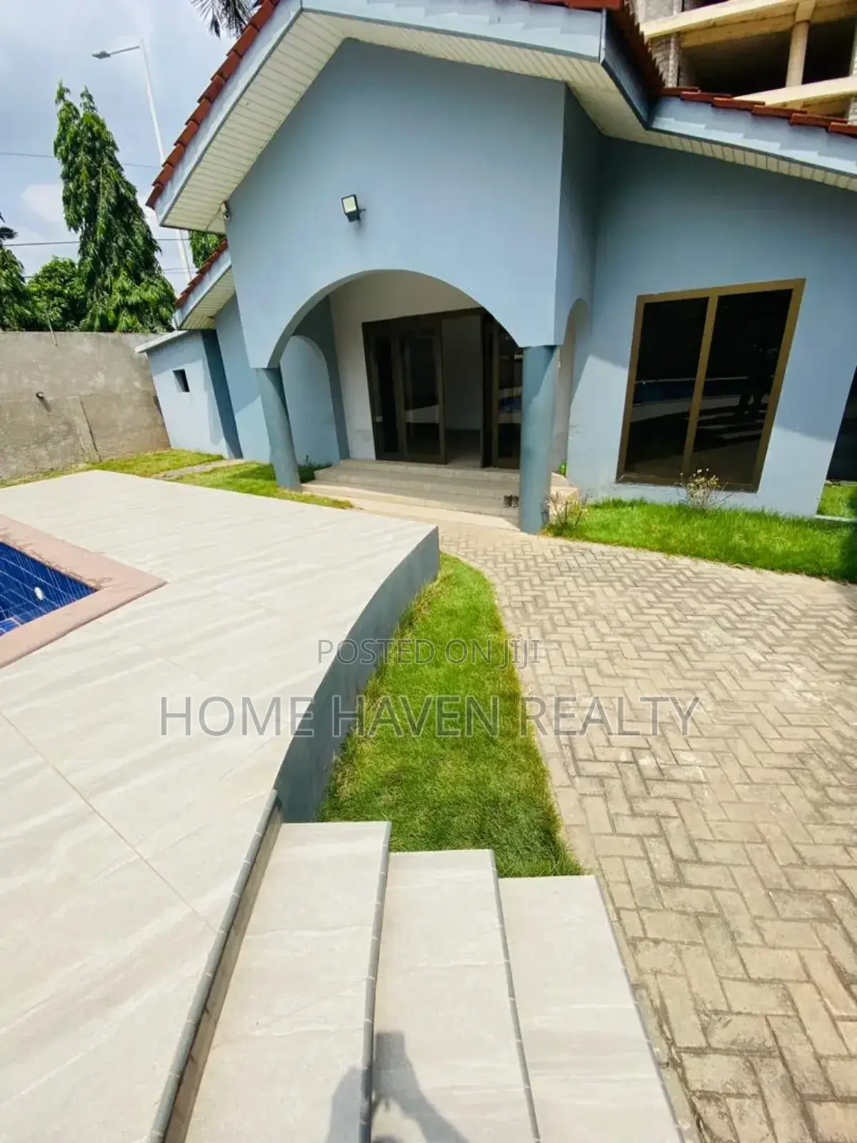 5bdrm House in Dzorwulu for rent