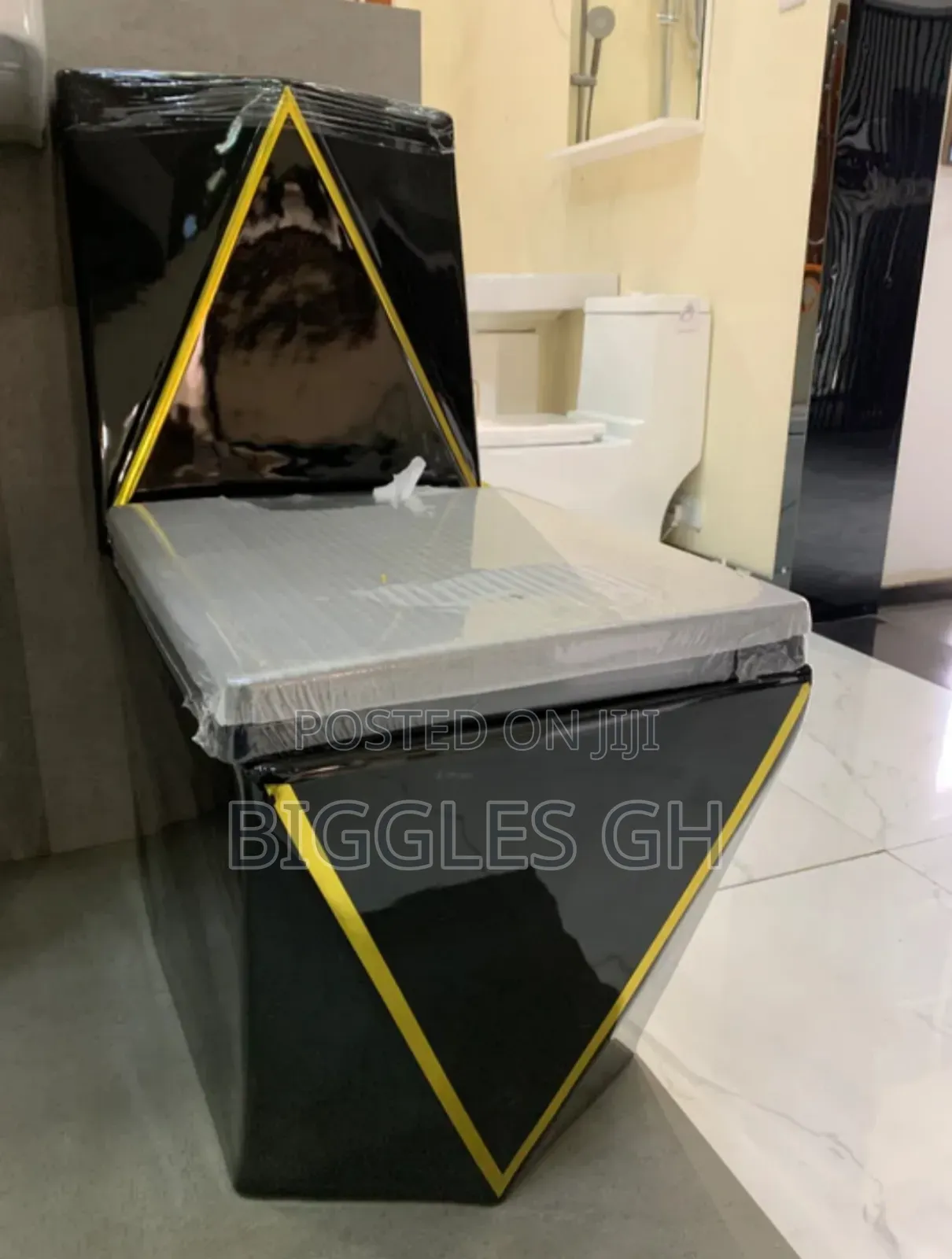 Diamond Wc- Black and Gold
