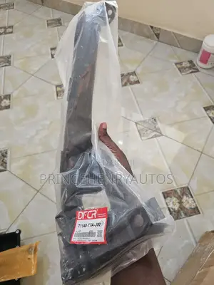 2019-2022 Honda Hr-v Right Upper Support (71140-T7a-J00)