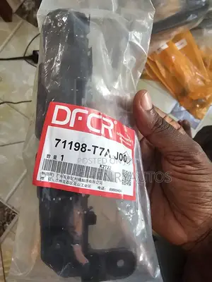 2019-2022 Honda HR-V LEFT Side Retainer (71198-T7a-J00)