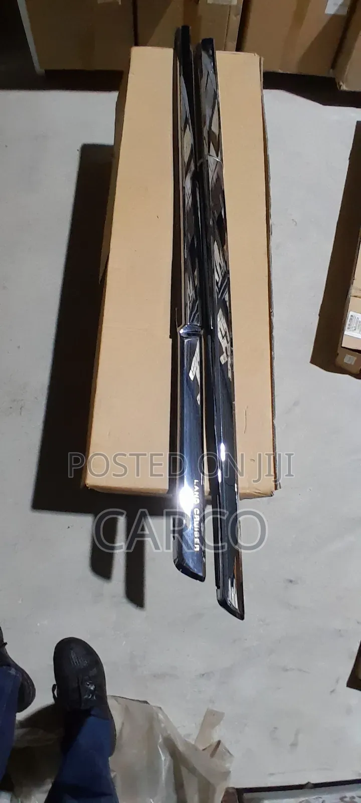 LC200 Side Moulding