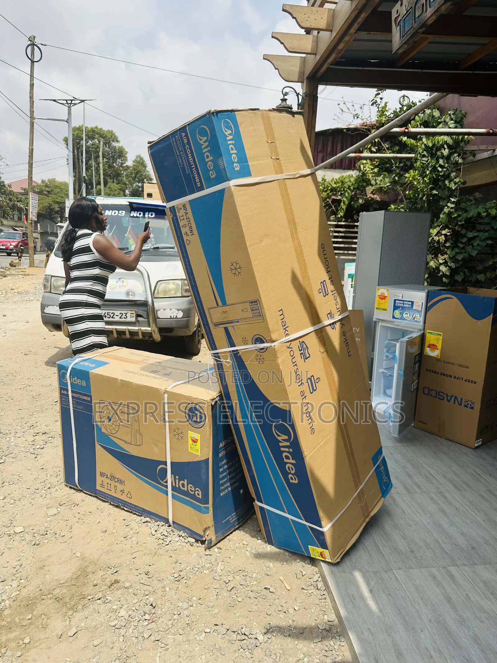 Ultimate White Air Conditioner Floor Standing 3.0hp Midea