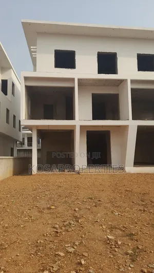 5bdrm House in Adjiringanor 69, Adjiriganor for sale
