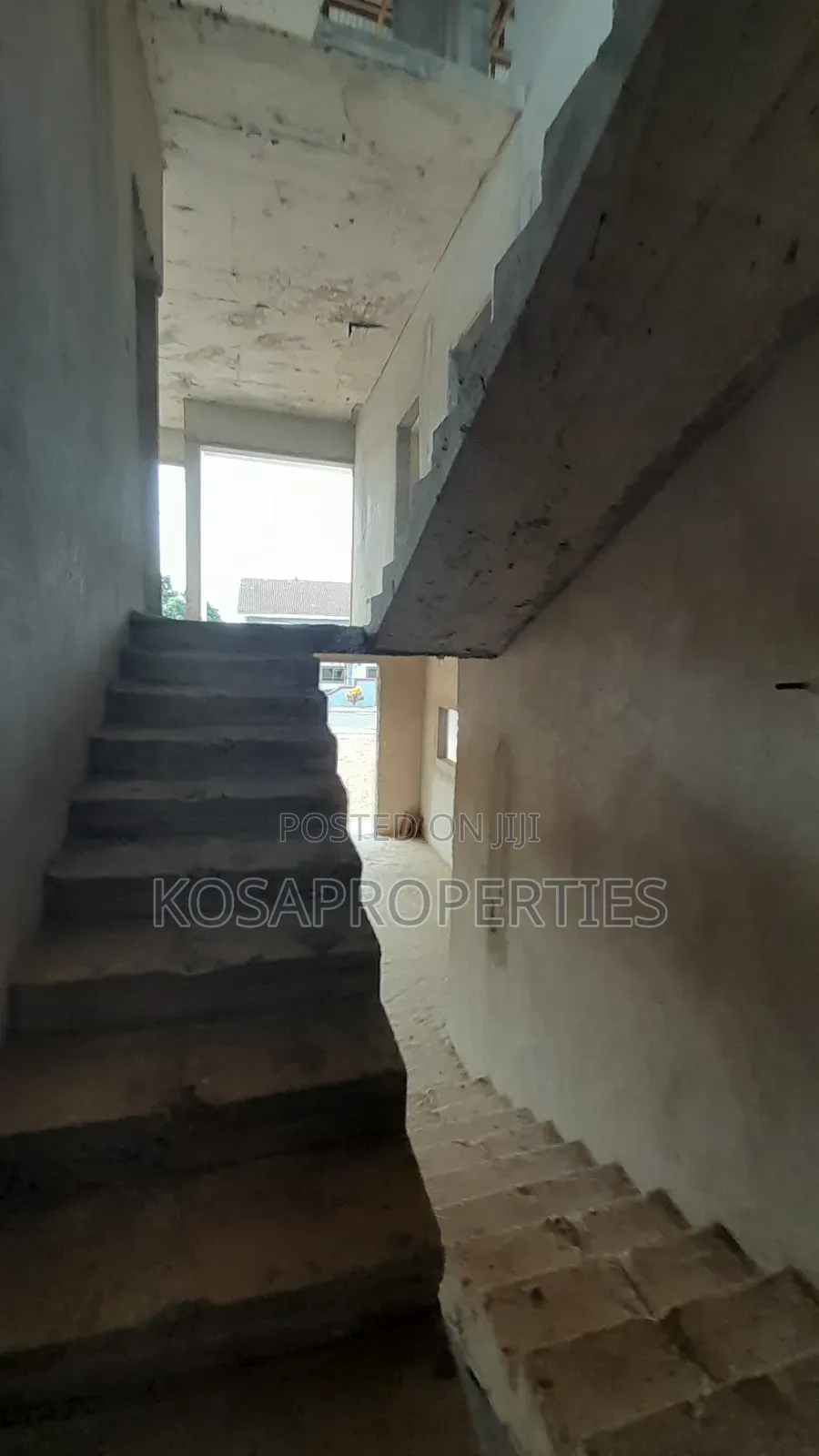 5bdrm House in Adjiringanor 69, Adjiriganor for sale