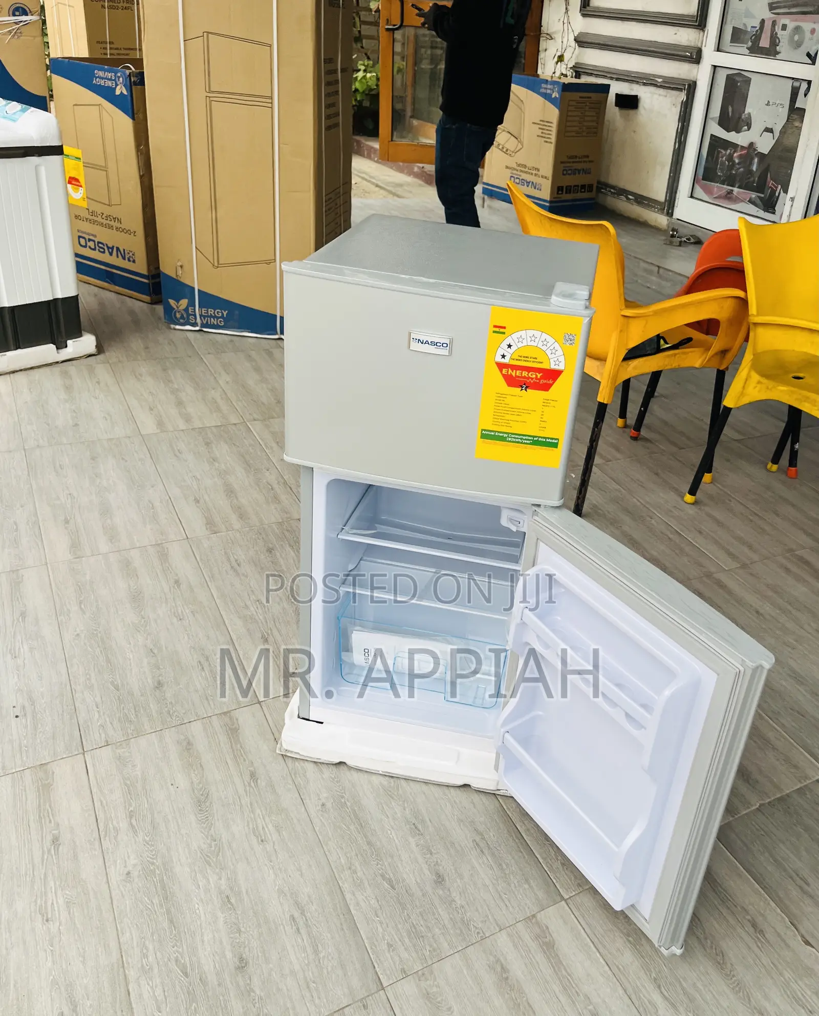 Super Cooling Nasco Nasco F2-11 2 Door Table Top Fridge.