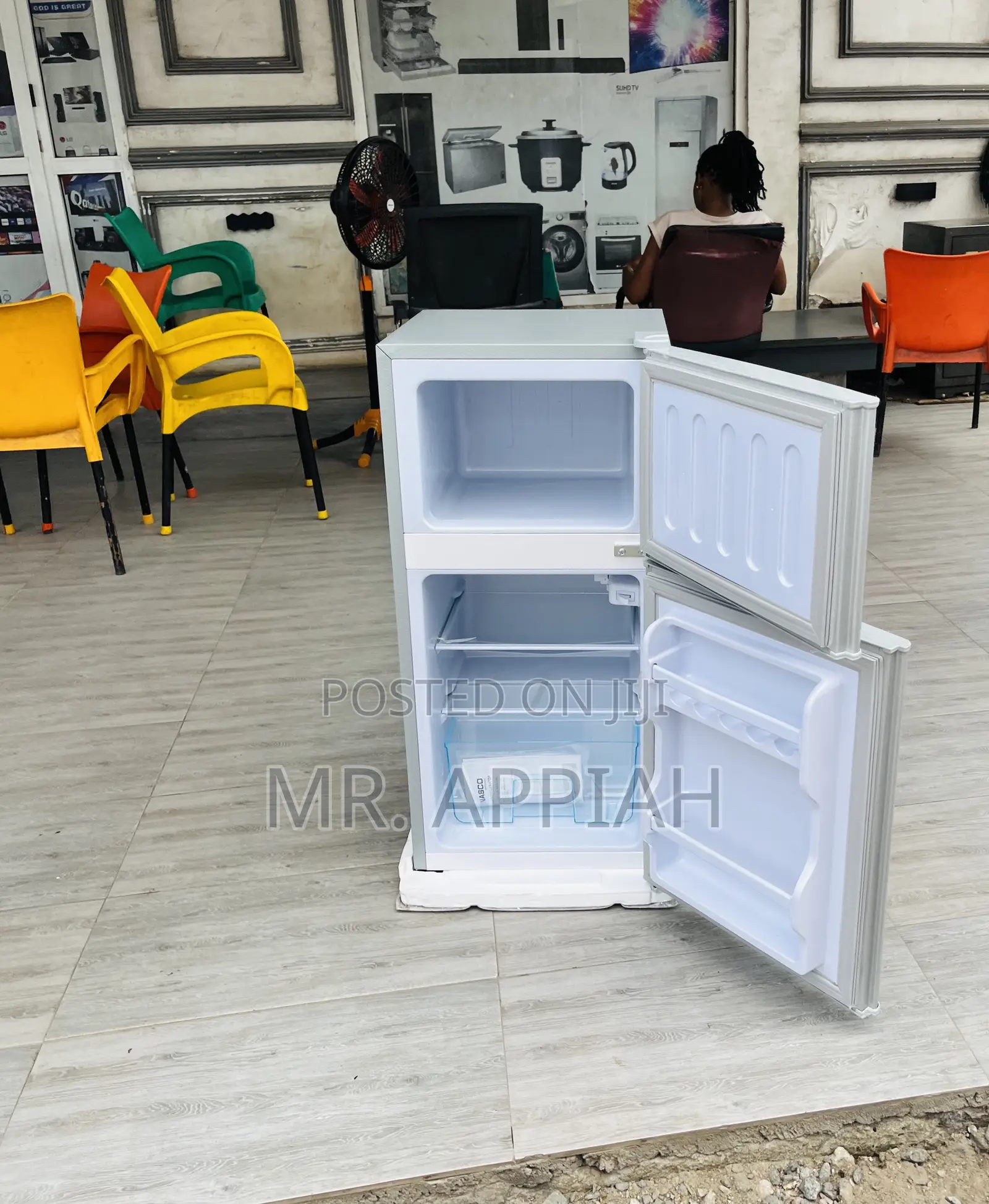 Effortless Chilling Nasco Nasco F2-11 Table Top Fridge.