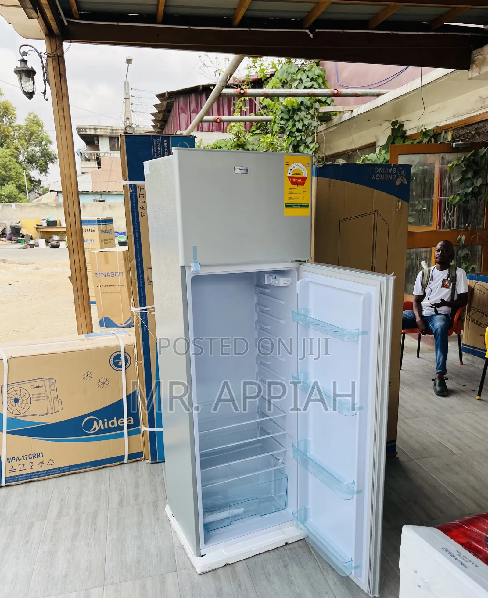Super Chilling Nasco Naifs-28fl Top Freezer Refrigerator.
