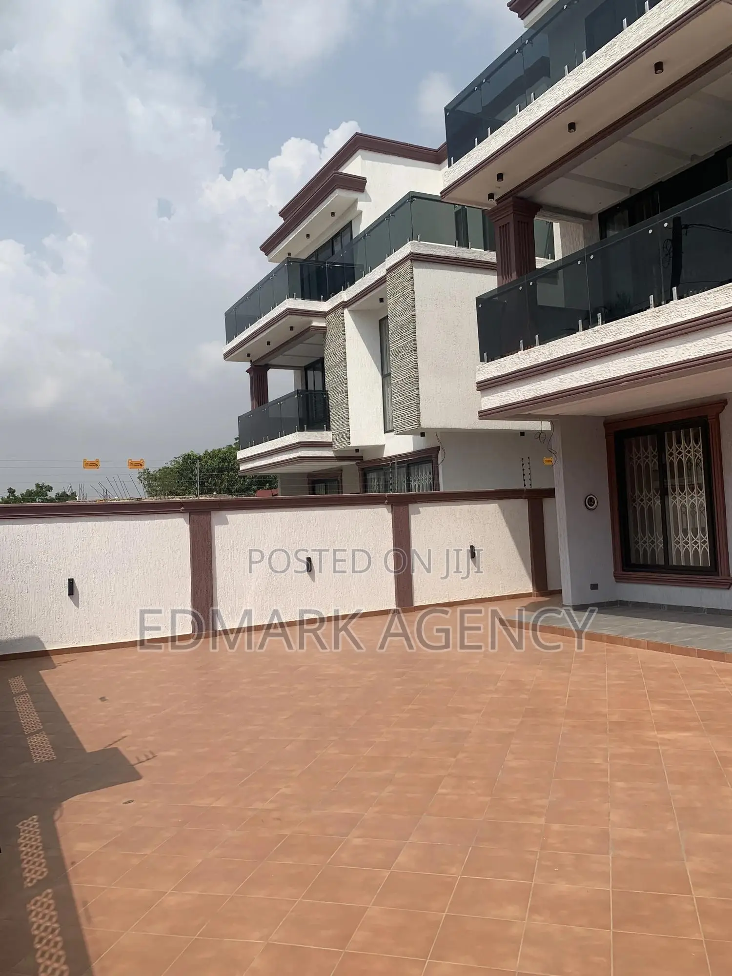 5bdrm House in Ars Ogbojo, American House for sale