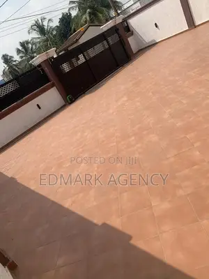 5bdrm House in Ars Ogbojo, American House for sale