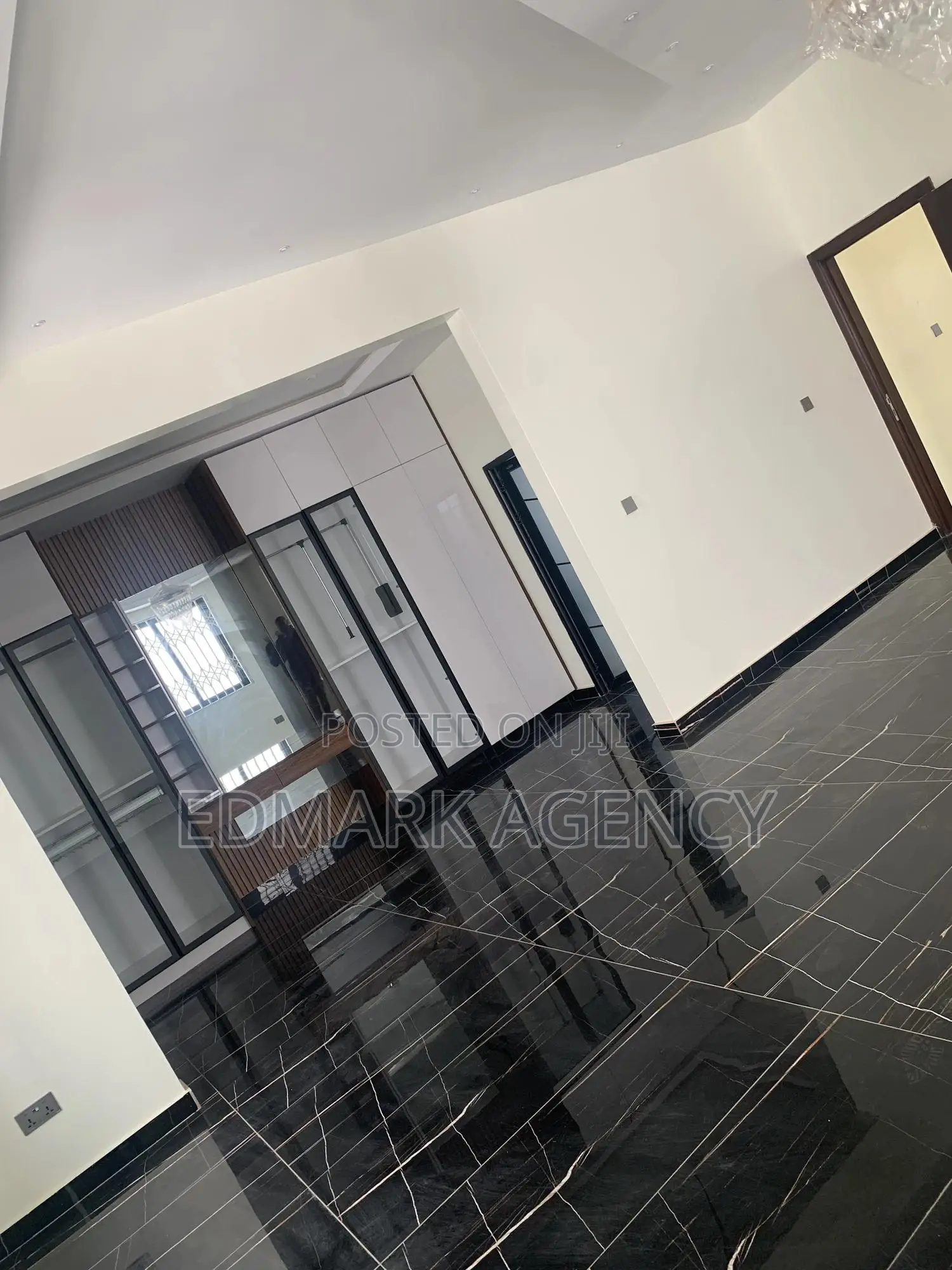 5bdrm House in Ars Ogbojo, American House for sale