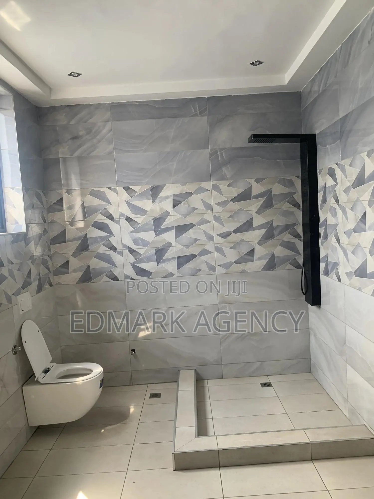 5bdrm House in Ars Ogbojo, American House for sale