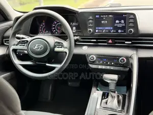 Hyundai Elantra SE 2021 Black
