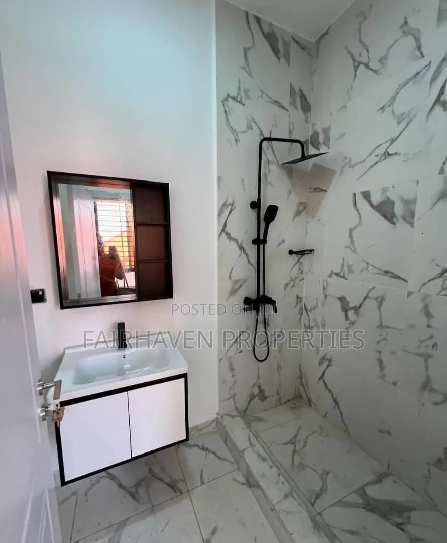 3bdrm House in Achimota for sale
