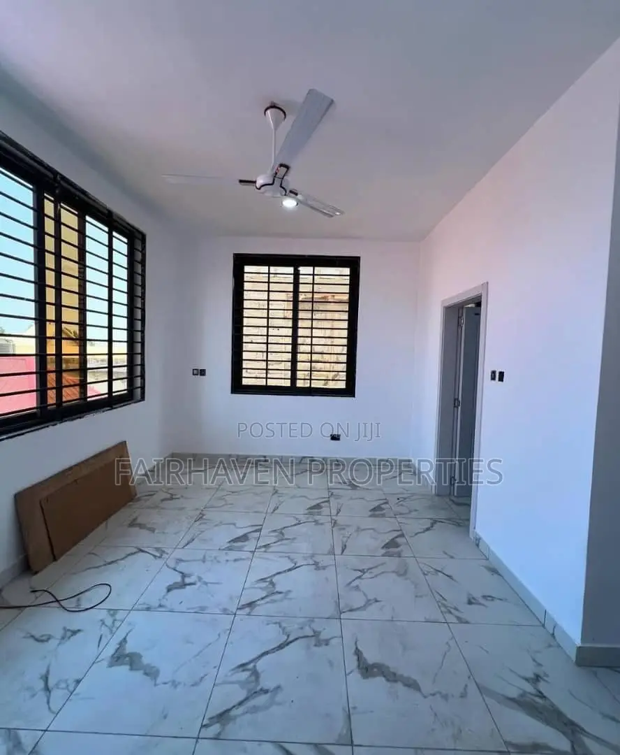 3bdrm House in Achimota for sale