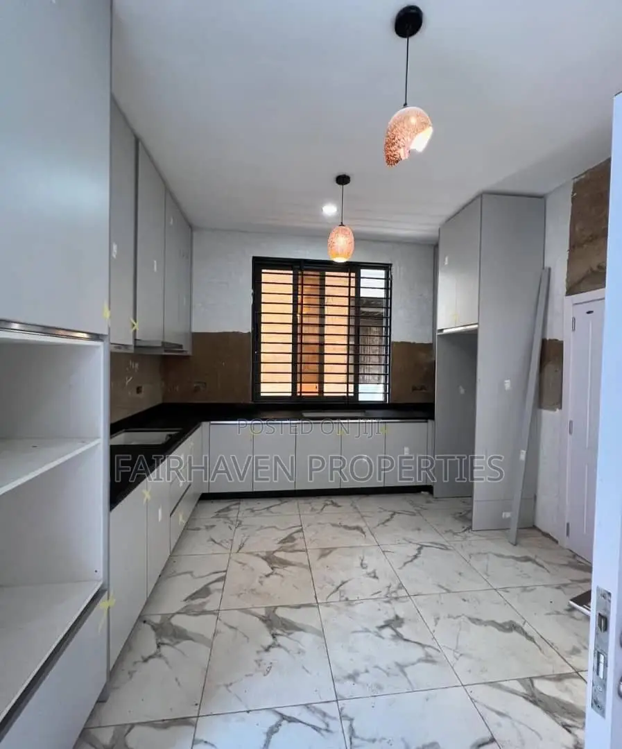 3bdrm House in Achimota for sale