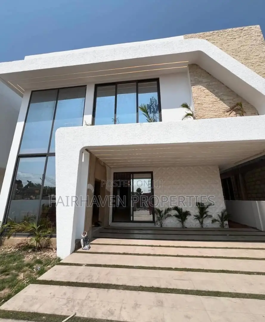 3bdrm House in Achimota for sale