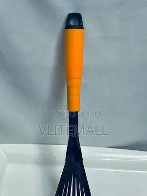 Handheld Modern Garden Rake