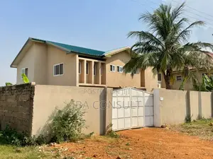 5bdrm House in Amrahia, Adenta for sale