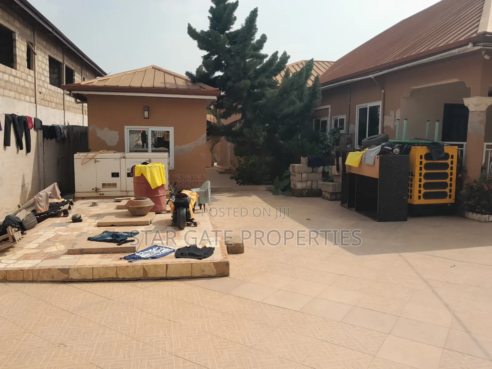 12bdrm House in Feyiase, Kumasi Metropolitan for sale