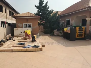 12bdrm House in Feyiase, Kumasi Metropolitan for sale