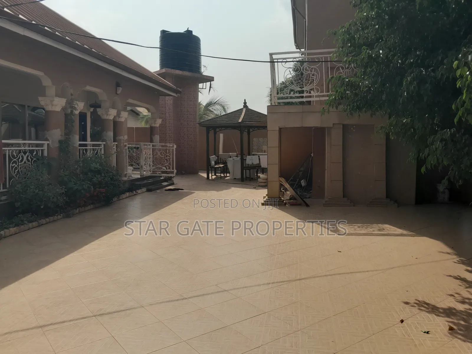 12bdrm House in Feyiase, Kumasi Metropolitan for sale