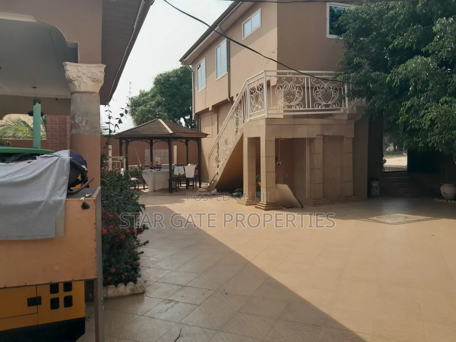 12bdrm House in Feyiase, Kumasi Metropolitan for sale