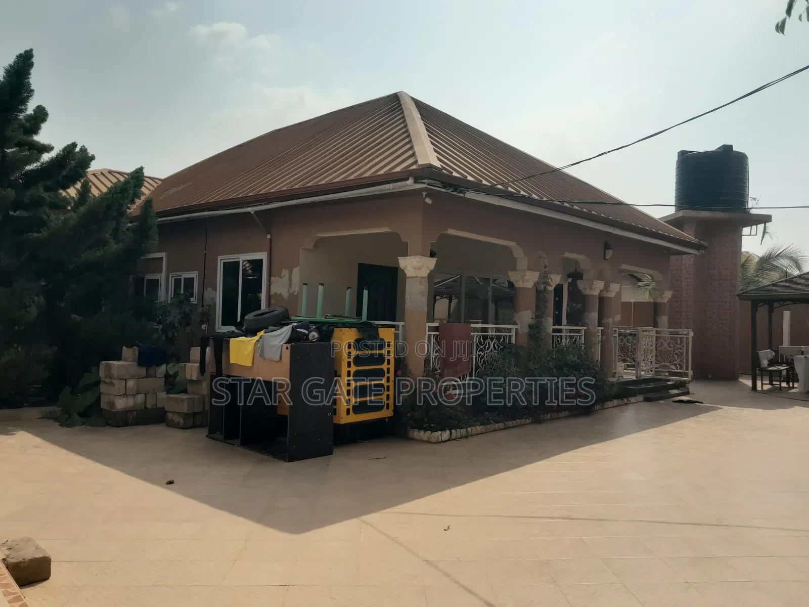 12bdrm House in Feyiase, Kumasi Metropolitan for sale