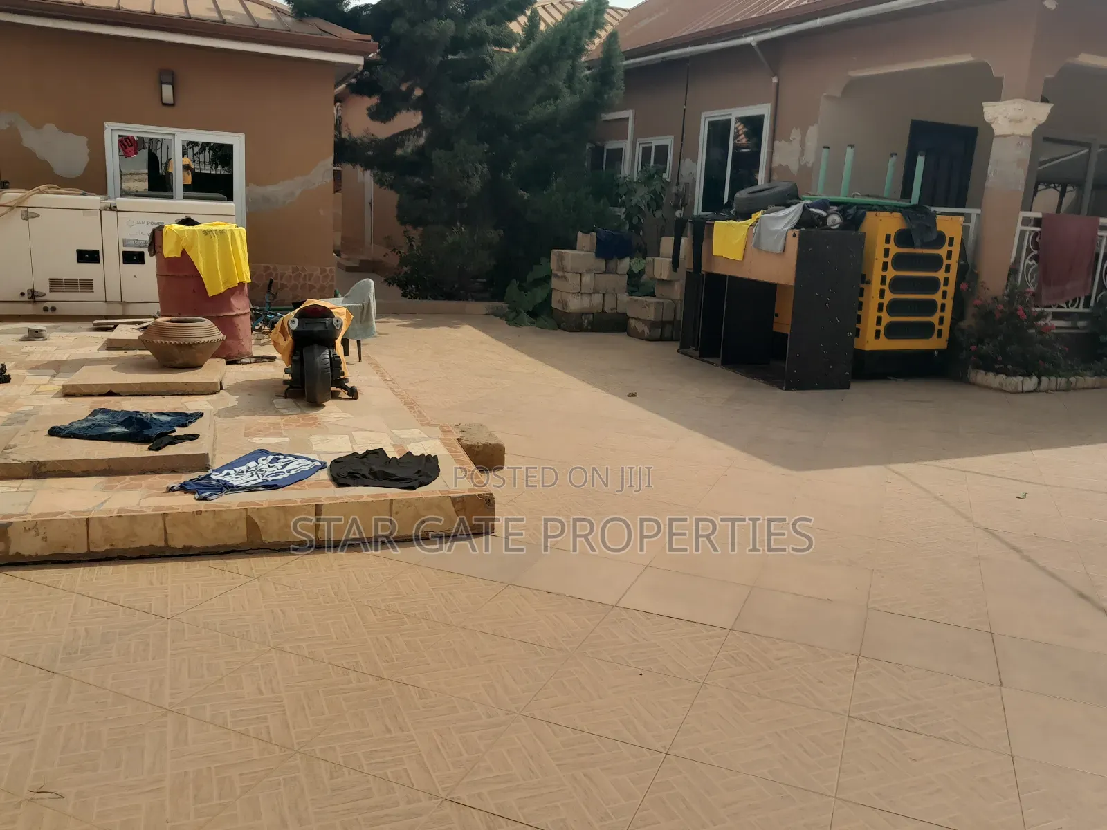 12bdrm House in Feyiase, Kumasi Metropolitan for sale