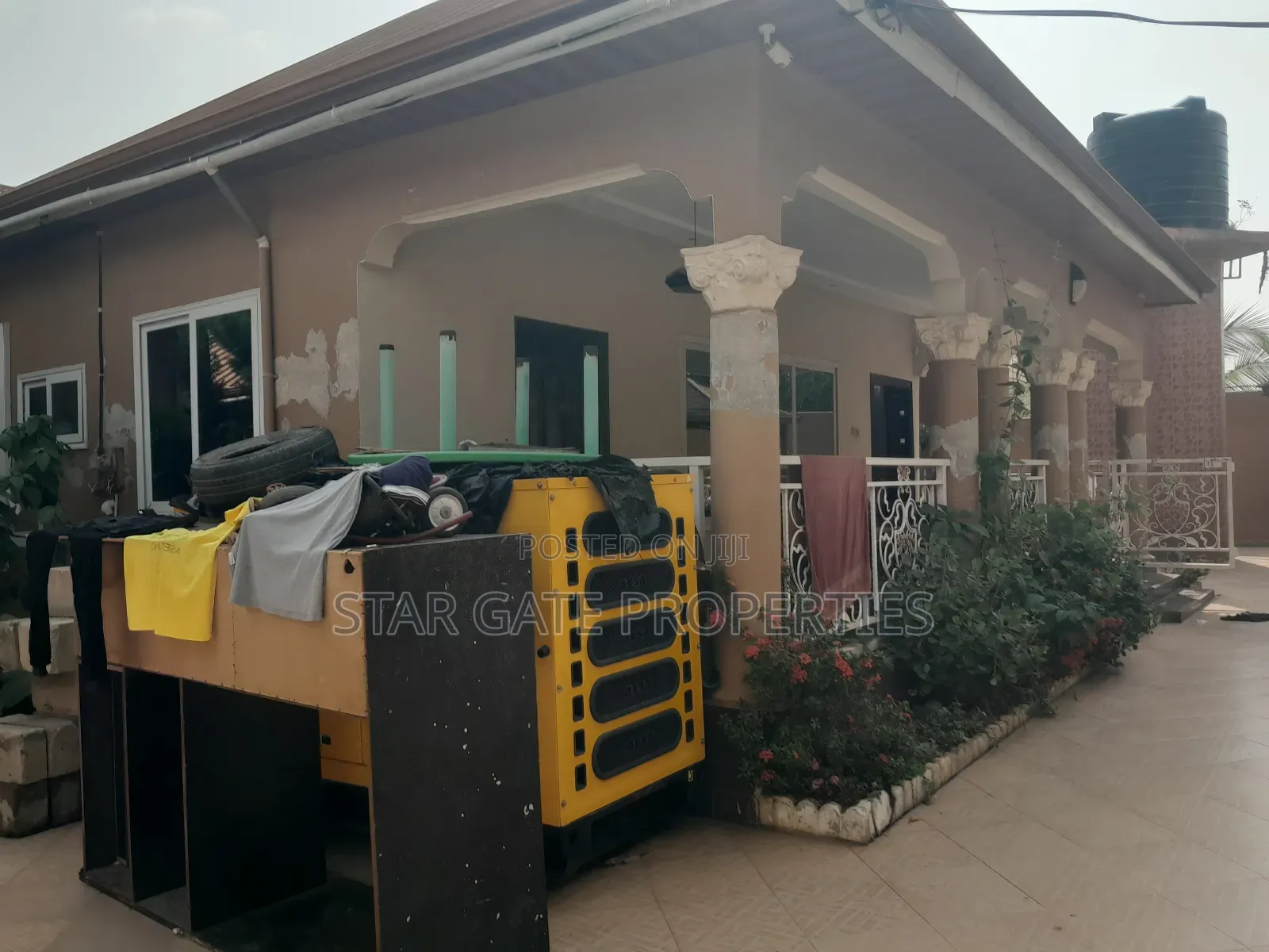 12bdrm House in Feyiase, Kumasi Metropolitan for sale