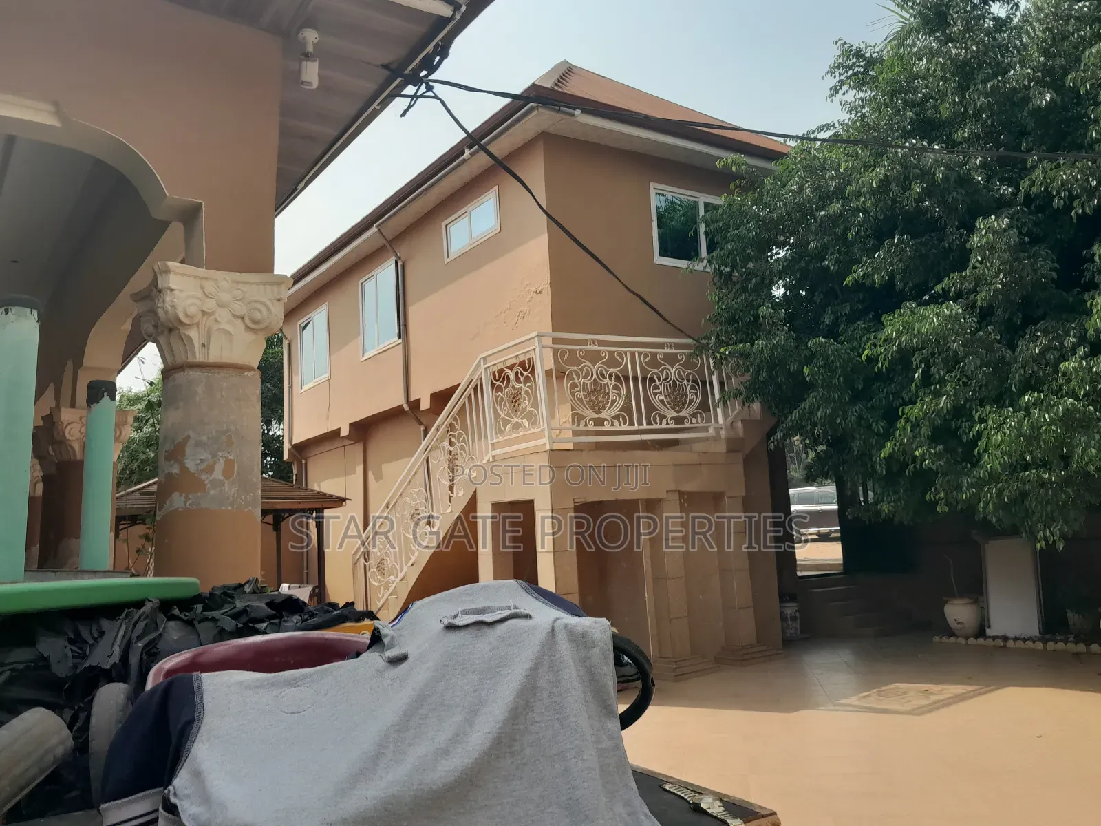 12bdrm House in Feyiase, Kumasi Metropolitan for sale