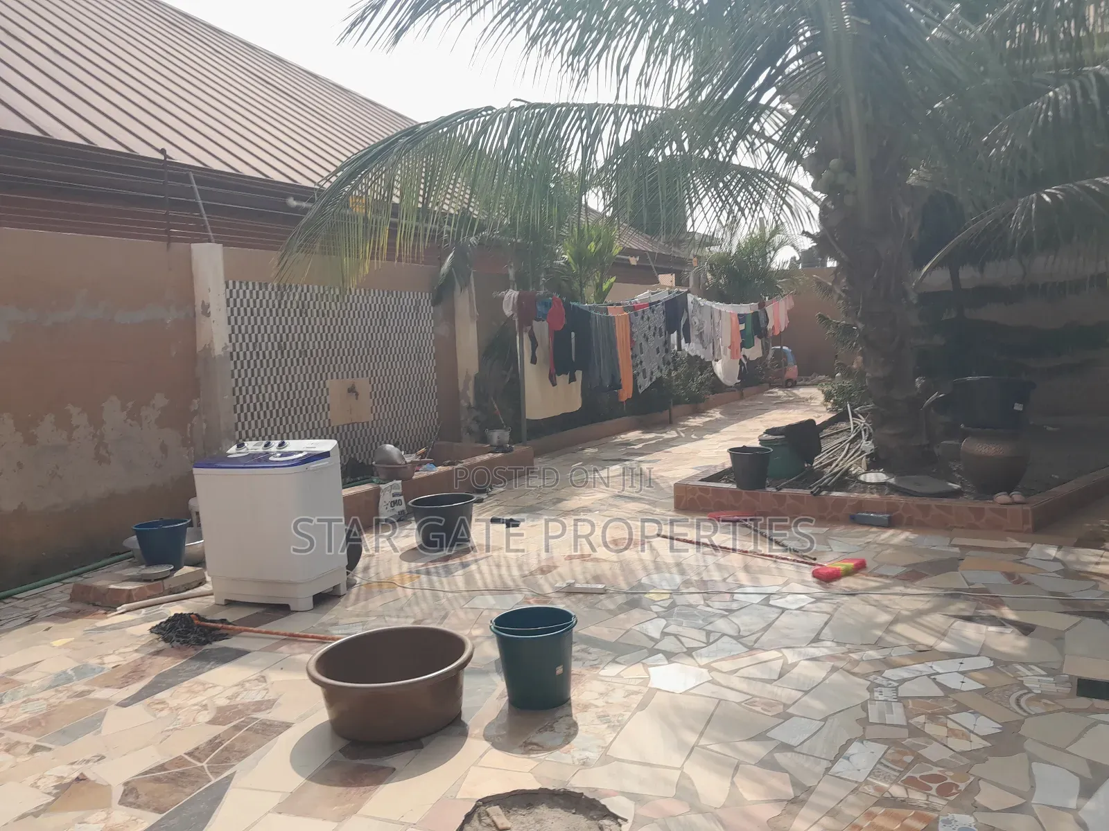 12bdrm House in Feyiase, Kumasi Metropolitan for sale