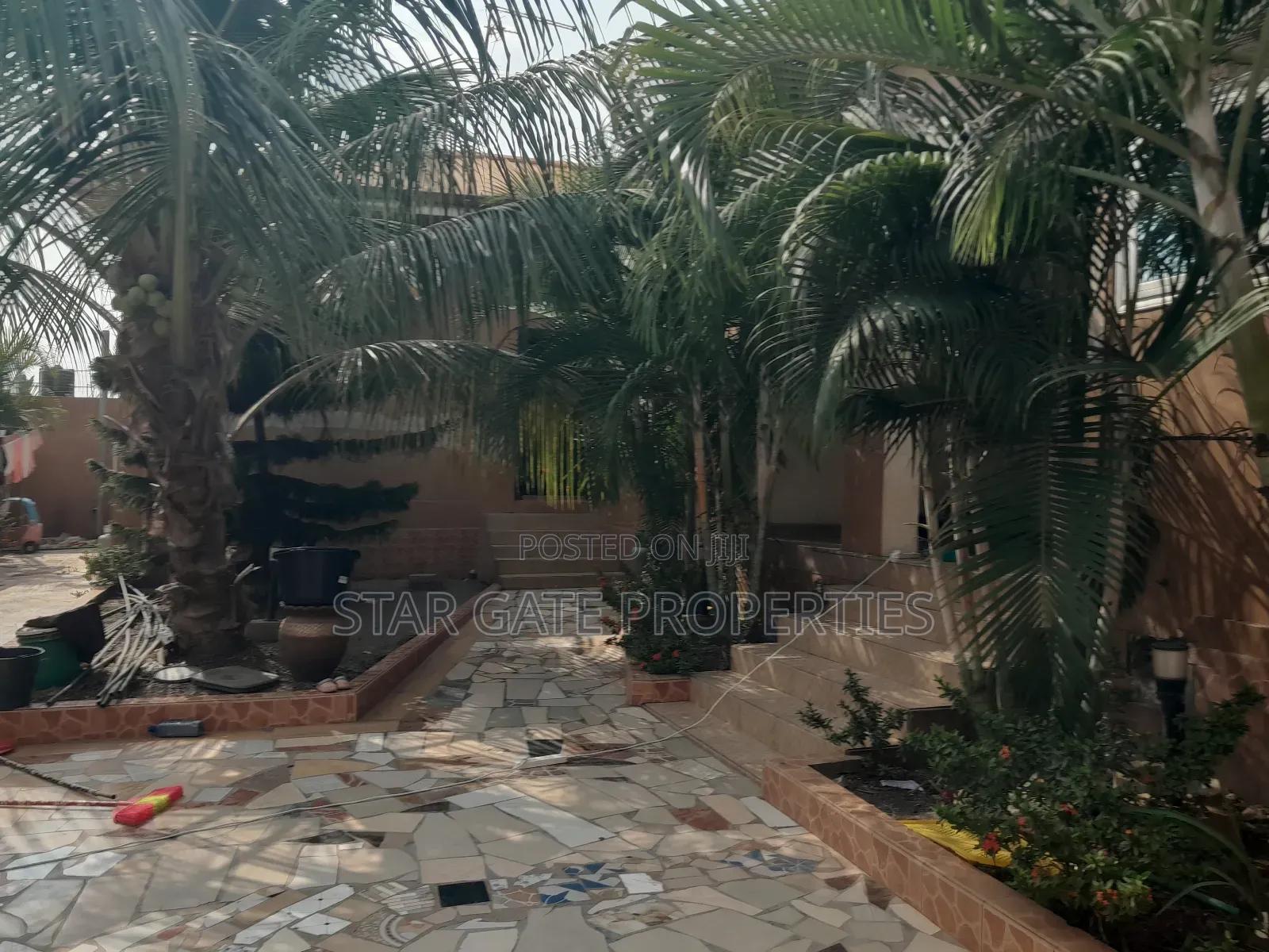 12bdrm House in Feyiase, Kumasi Metropolitan for sale