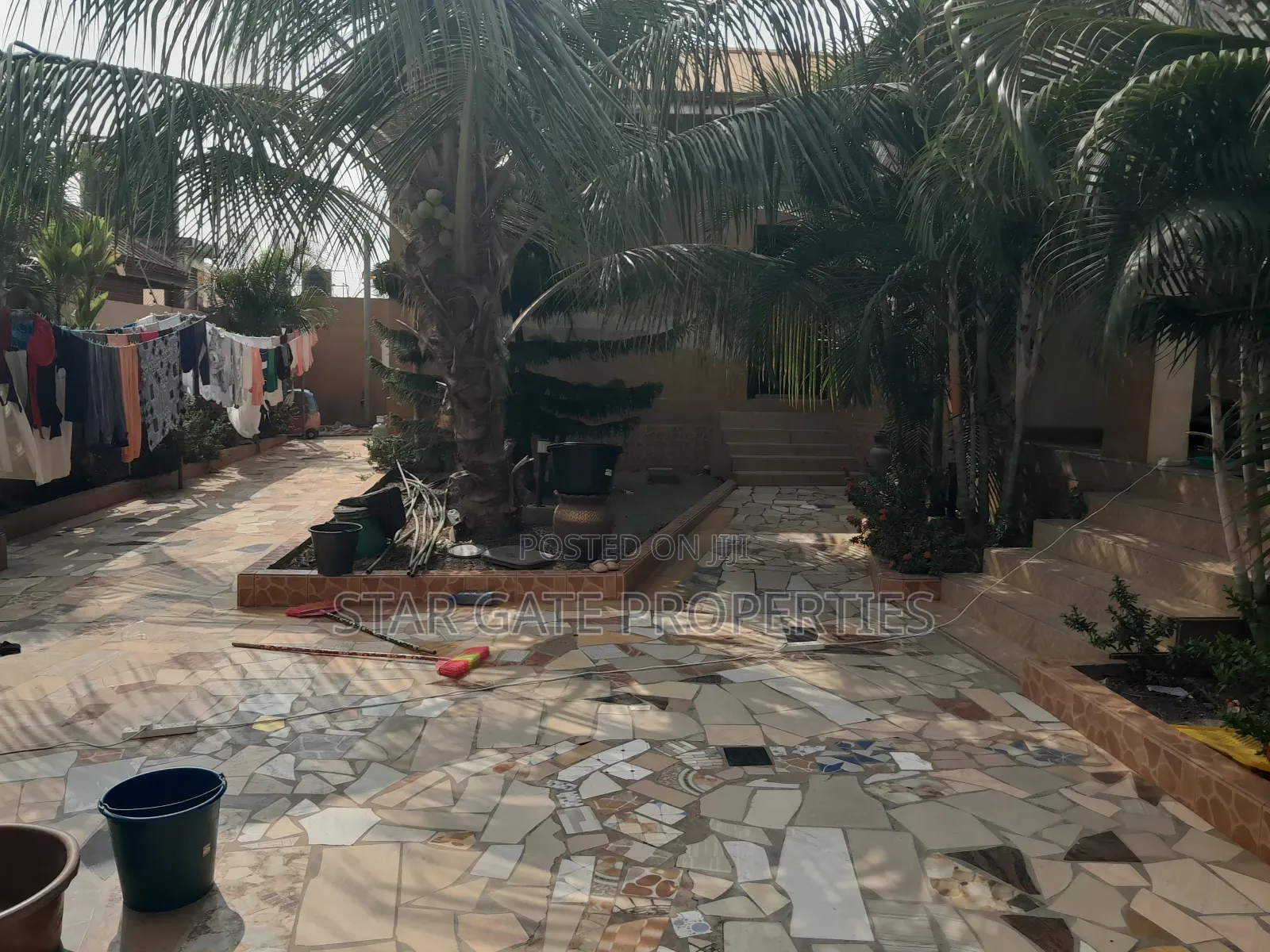 12bdrm House in Feyiase, Kumasi Metropolitan for sale