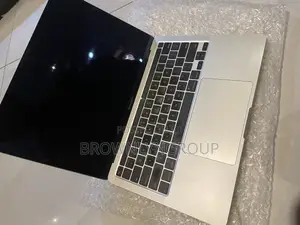 New Laptop Apple MacBook Pro 2020 16GB Intel Core I7 SSD 512GB